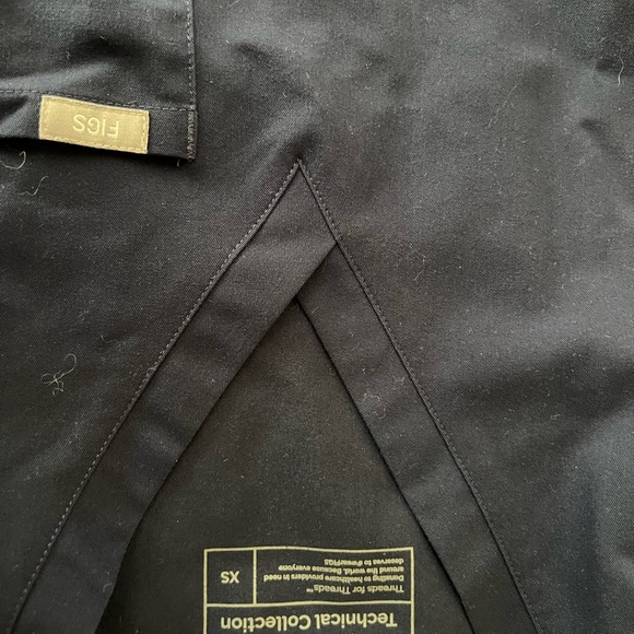 New fogs top scrub - Picture 2 of 2